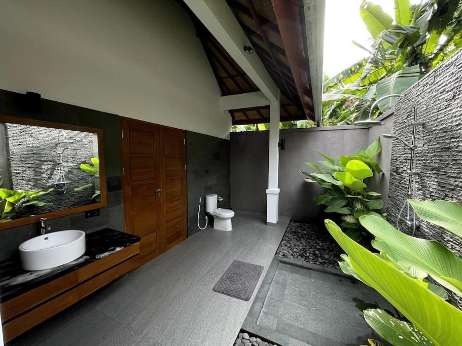 Villa Vespa Lovina Exterior photo
