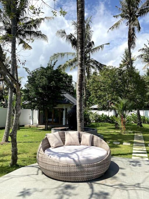 Villa Vespa Lovina Exterior photo